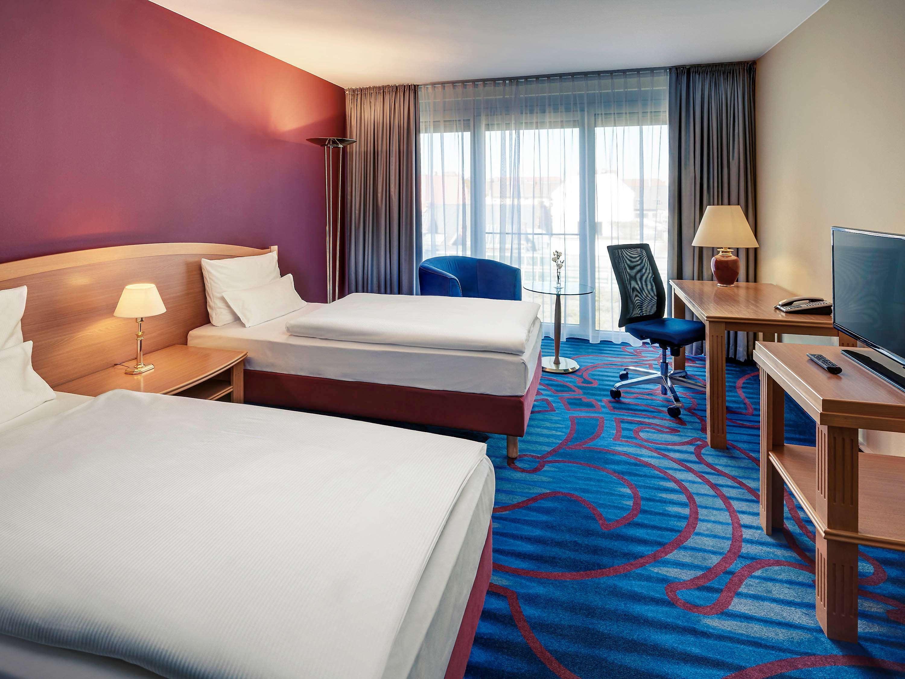 Mercure Hotel Berlin Tempelhof Bagian luar foto