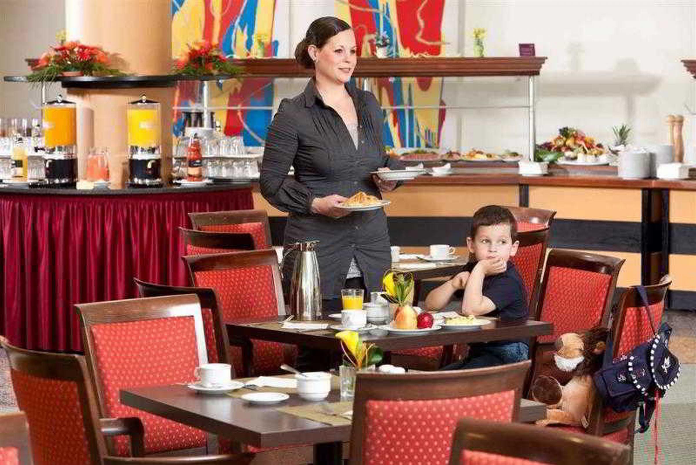Mercure Hotel Berlin Tempelhof Bagian luar foto