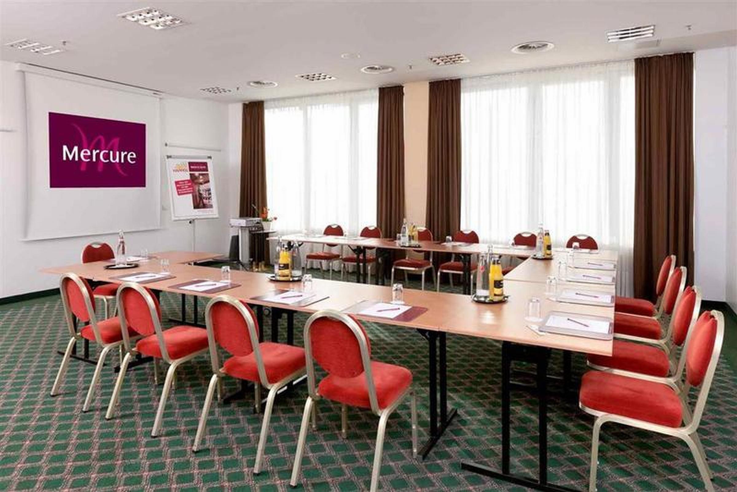 Mercure Hotel Berlin Tempelhof Bagian luar foto