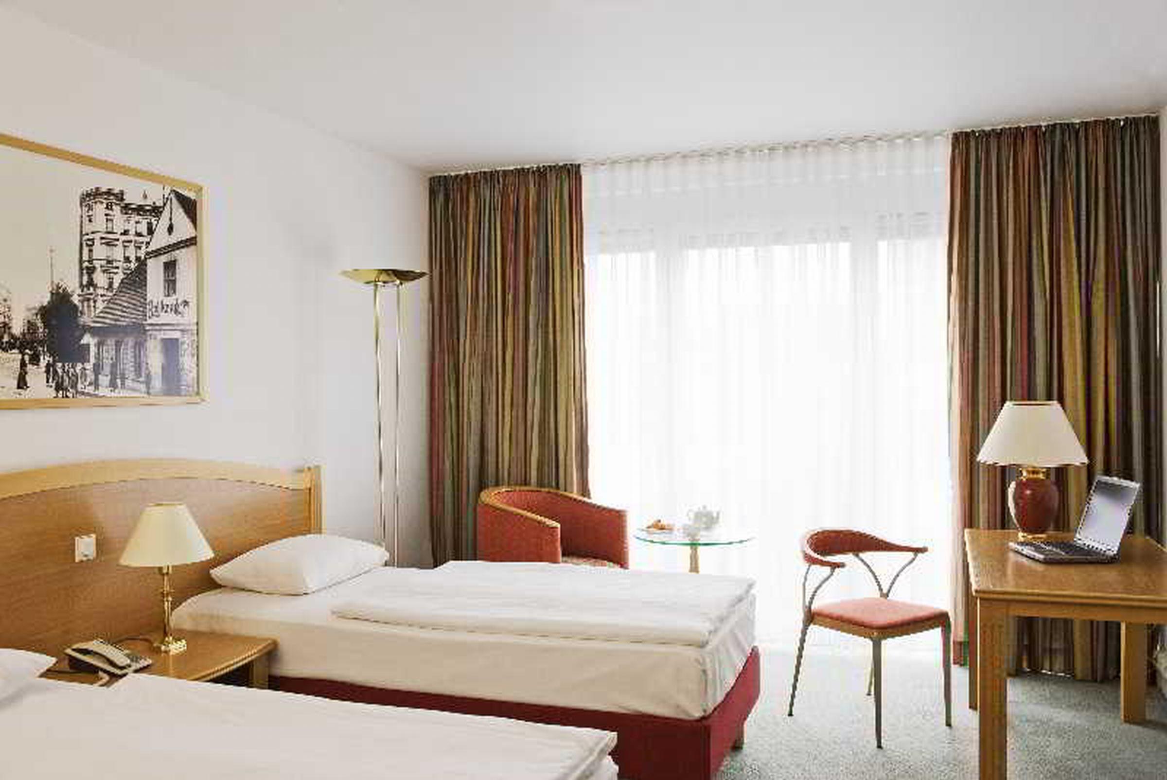 Mercure Hotel Berlin Tempelhof Bagian luar foto