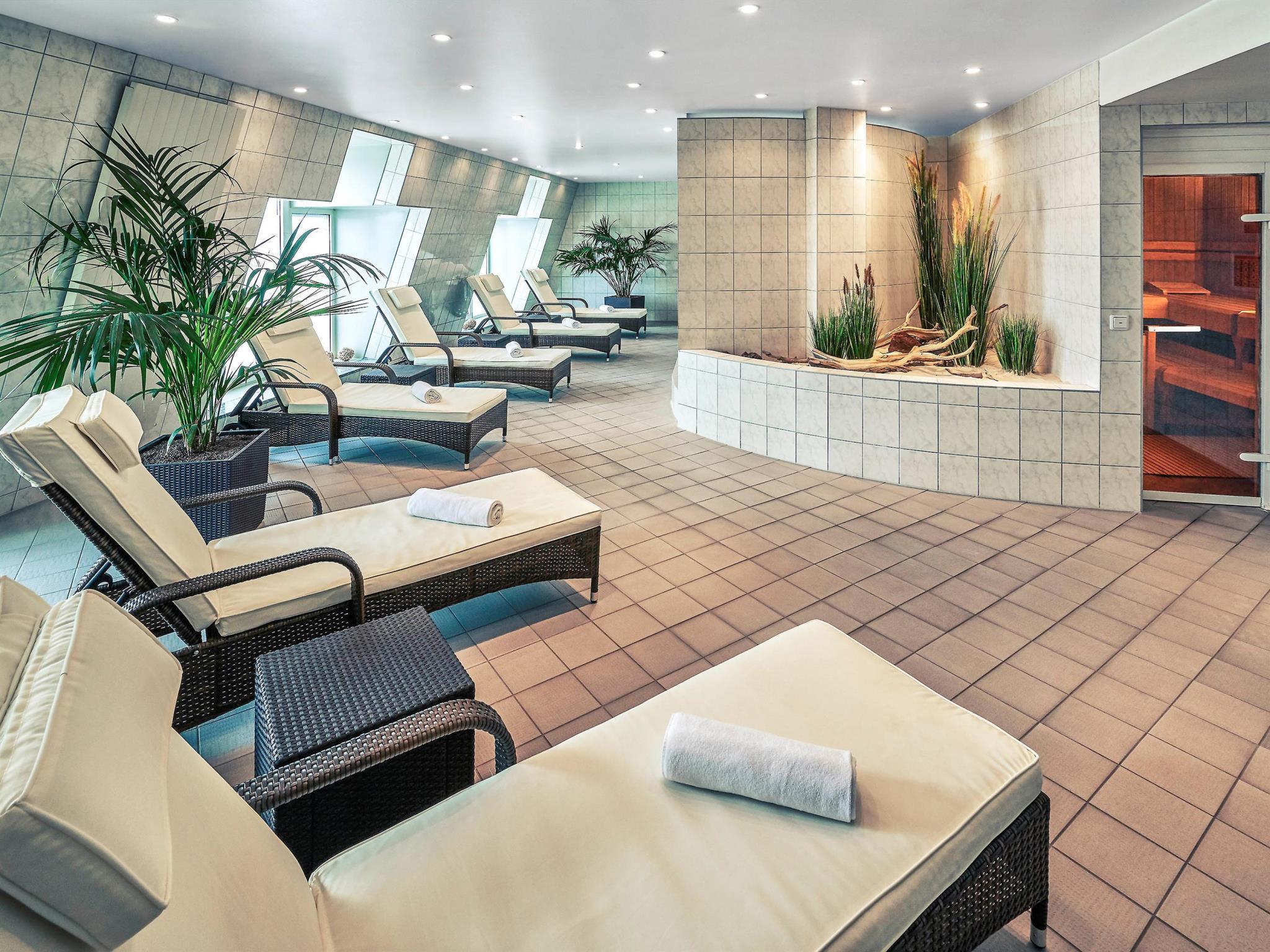 Mercure Hotel Berlin Tempelhof Bagian luar foto