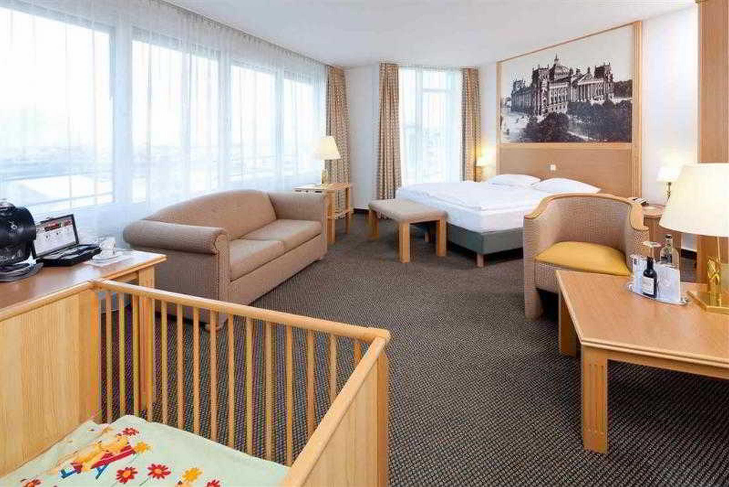 Mercure Hotel Berlin Tempelhof Bagian luar foto