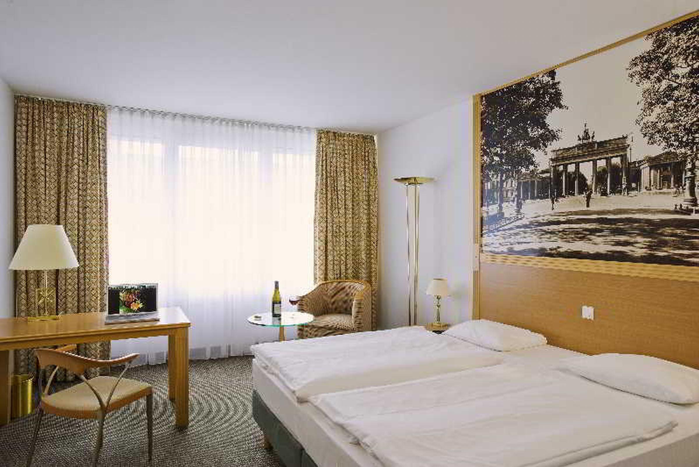 Mercure Hotel Berlin Tempelhof Bagian luar foto