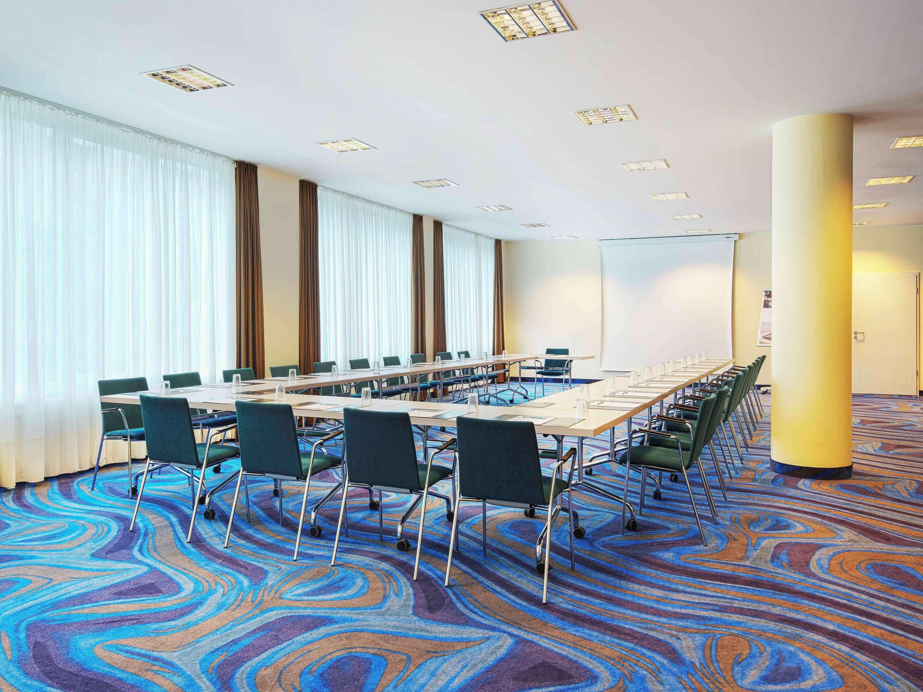Mercure Hotel Berlin Tempelhof Bagian luar foto