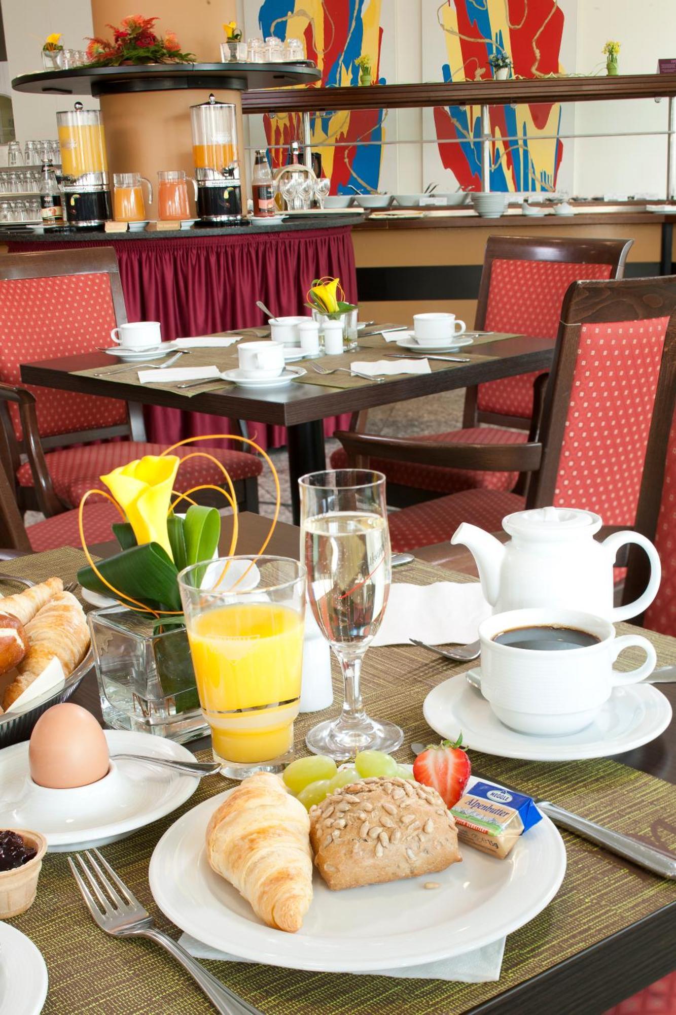 Mercure Hotel Berlin Tempelhof Bagian luar foto