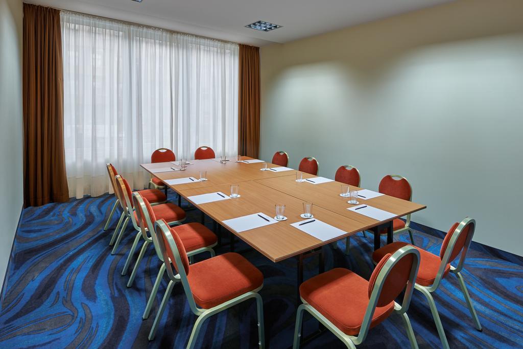 Mercure Hotel Berlin Tempelhof Bagian luar foto